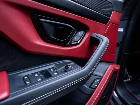 Used 2023 Lamborghini Urus S AWD/4WD image 28