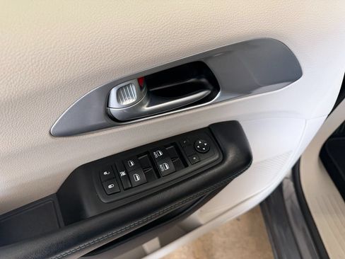 Used 2017 Chrysler Pacifica Touring Plus FWD image 26