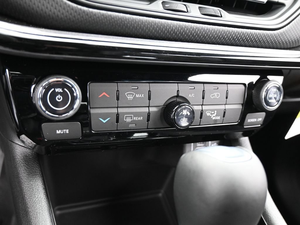 New 2026 Jeep Compass Latitude AWD/4WD image 17