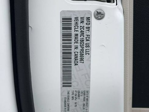 Used 2023 Chrysler Pacifica Touring-L FWD image 25