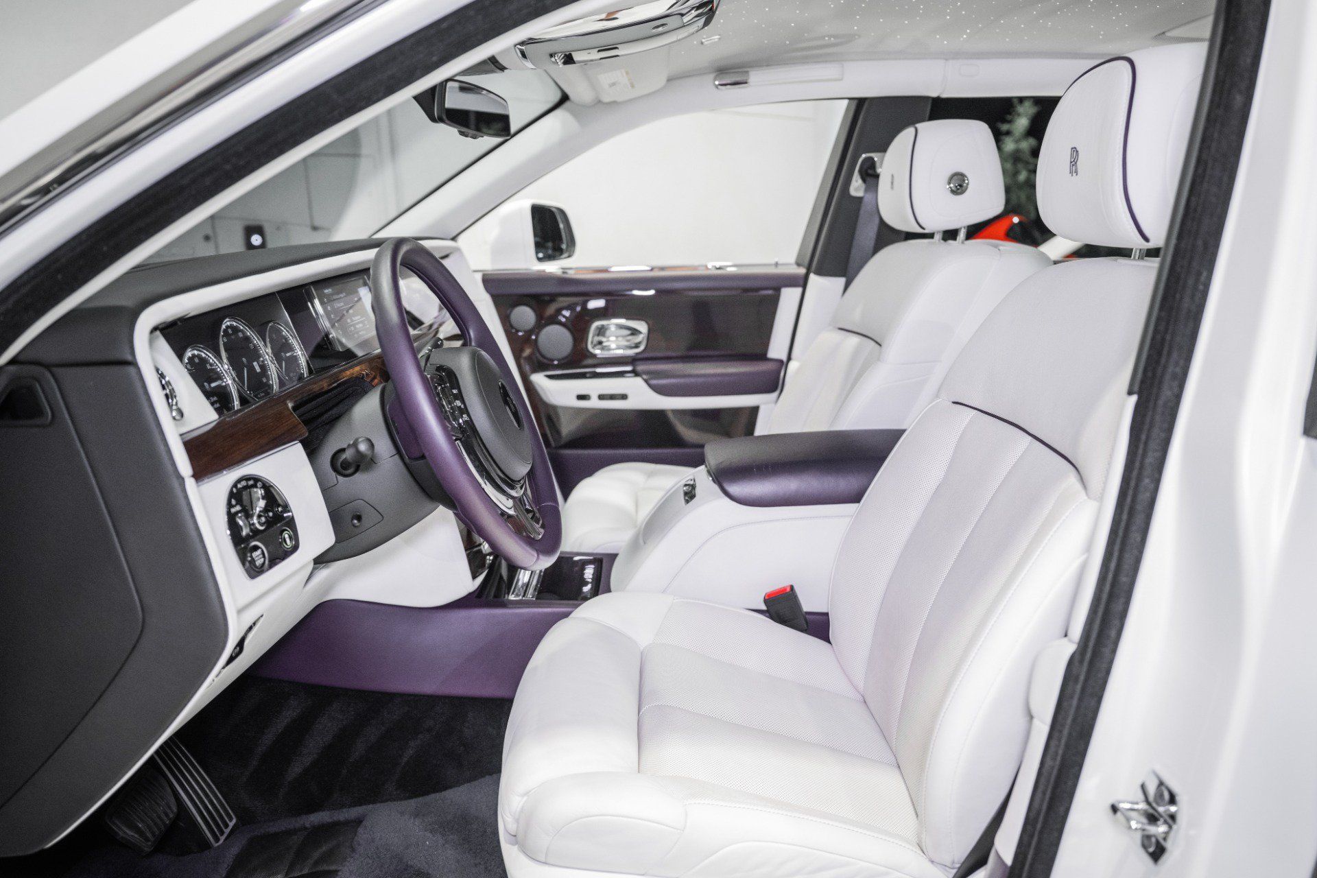 Used 2018 Rolls-Royce Phantom Sedan RWD image 2