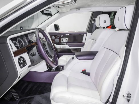 Used 2018 Rolls-Royce Phantom Sedan RWD image 2