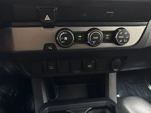 Used 2022 Toyota Tacoma SR5 RWD image 30