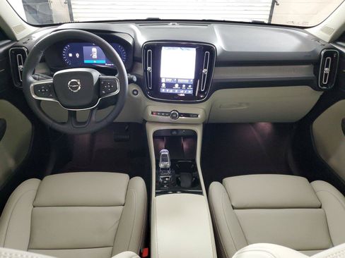 Certified 2026 Volvo XC40 B5 Plus w/ Climate Package AWD/4WD image 15