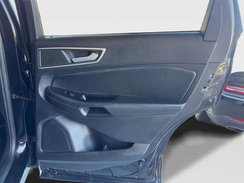 Used 2020 Ford Edge SEL image 19