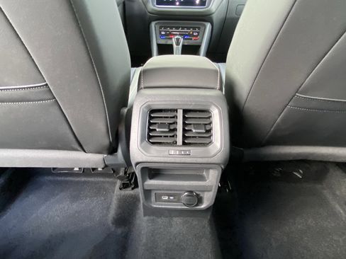 Certified 2023 Volkswagen Tiguan SE FWD image 29