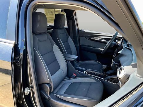 Used 2023 Chevrolet TrailBlazer LT w/ Convenience Package FWD image 9