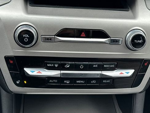 Certified 2022 Ford Explorer XLT w/ Equipment Group 202A image 23