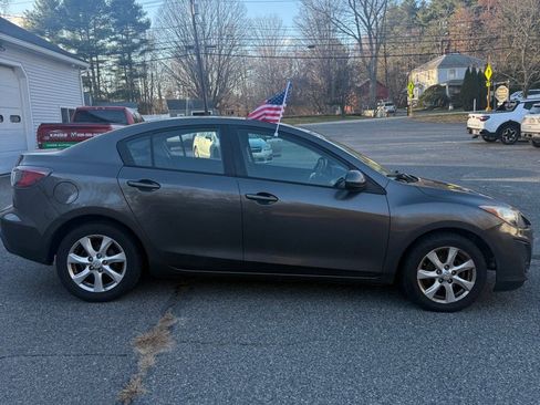 Used 2011 MAZDA MAZDA3 i Touring image 27