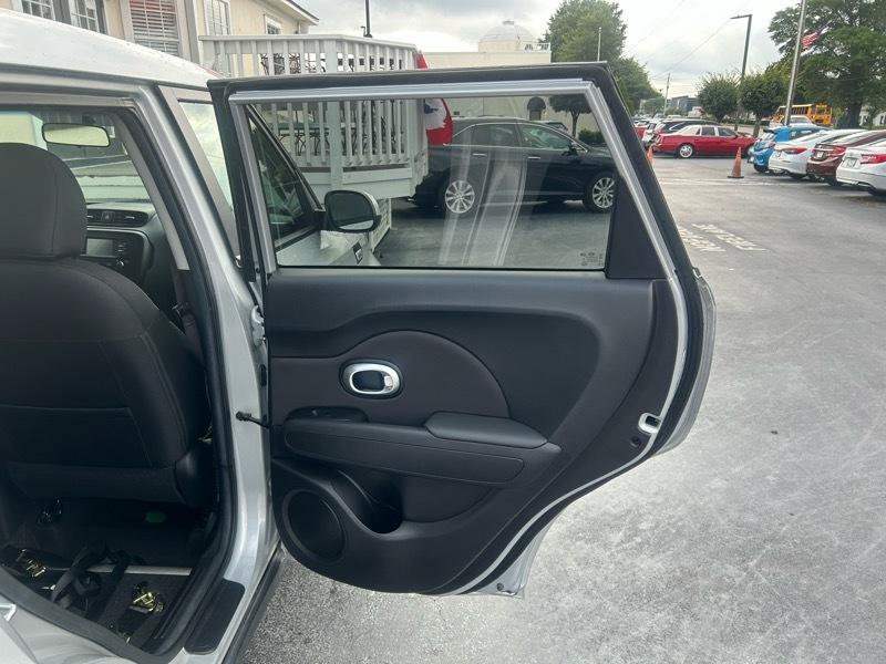 Used 2016 Kia Soul + FWD image 21