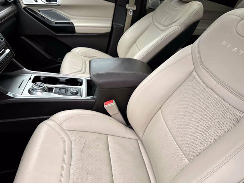Used 2020 Ford Explorer Platinum w/ Premium Technology Package AWD/4WD image 13