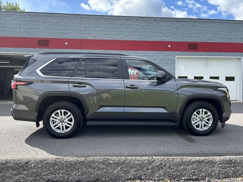 Certified 2025 Toyota Sequoia SR5 AWD/4WD image 2