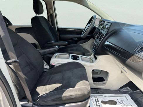 Used 2015 Dodge Grand Caravan SXT FWD image 16