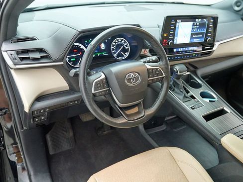 Used 2024 Toyota Sienna Limited AWD/4WD image 12