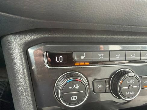 Used 2018 Volkswagen Tiguan SE w/ Panoramic Sunroof Package FWD image 17
