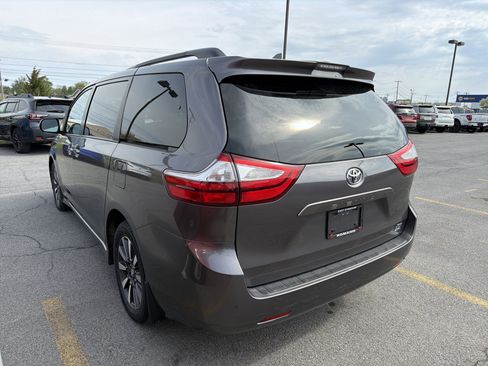 Used 2019 Toyota Sienna XLE Premium AWD/4WD image 5
