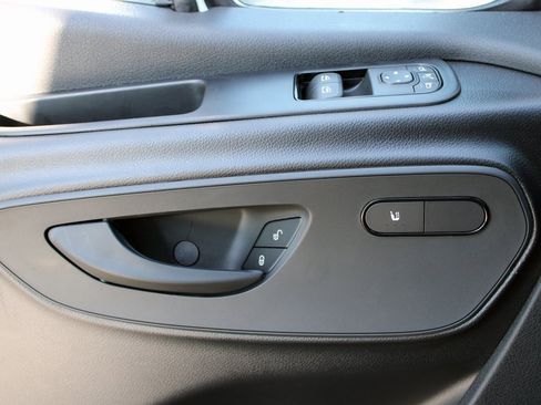 Used 2025 Mercedes-Benz Sprinter 2500 image 9