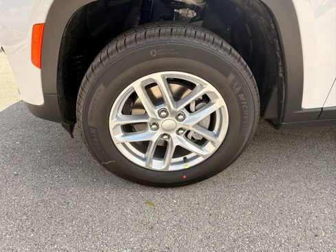 New 2026 Jeep Grand Cherokee Laredo image 29