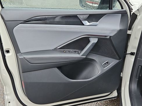 New 2026 Volkswagen Tiguan SE R-Line image 9