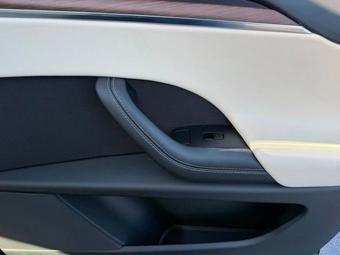 Used 2023 Tesla Model X image 34