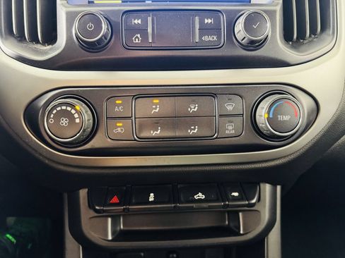 Used 2020 Chevrolet Colorado LT w/ LPO, Premium Interior Package AWD/4WD image 14