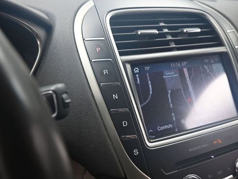 Used 2020 Lincoln Nautilus Reserve image 17