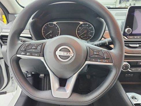 Used 2025 Nissan Altima 2.5 SV FWD image 22