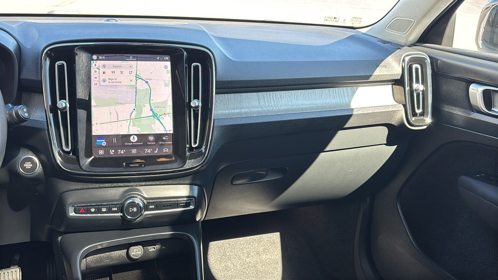 Certified 2024 Volvo XC40 B5 Plus w/ Climate Package AWD/4WD image 8
