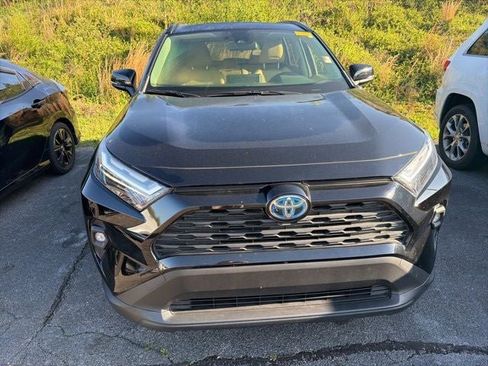 Used 2023 Toyota RAV4 XLE Premium image 16