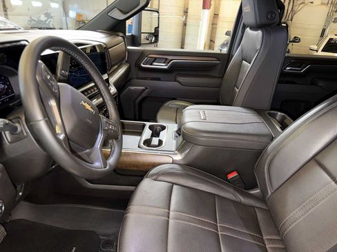 Used 2025 Chevrolet Silverado 2500 High Country w/ High Country Premium Package AWD/4WD image 19