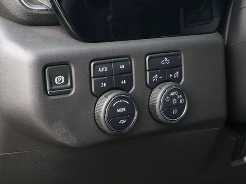 Used 2025 Chevrolet Silverado 1500 LT Trail Boss w/ Convenience Package II AWD/4WD image 25