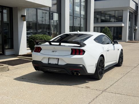 Used 2025 Ford Mustang GT RWD image 4