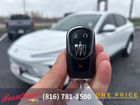 Used 2025 Buick Envista Preferred image 46