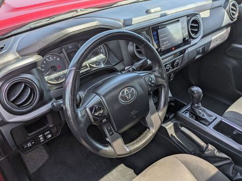 Used 2017 Toyota Tacoma TRD Sport AWD/4WD image 11