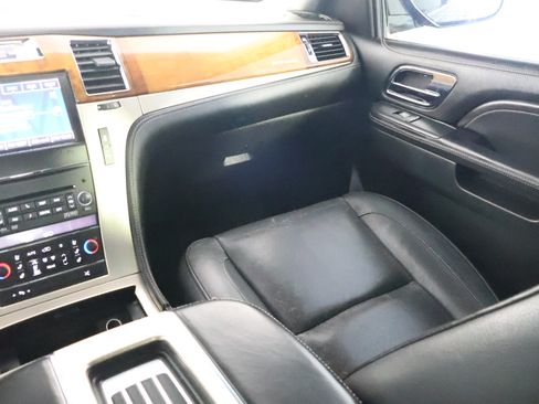 Used 2012 Cadillac Escalade Platinum AWD/4WD image 31