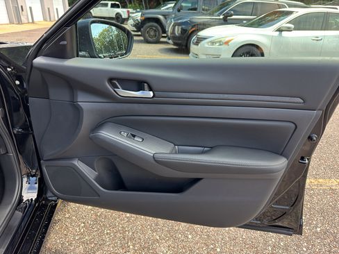 New 2025 Nissan Altima 2.5 SV image 12