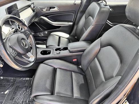 Used 2020 Mercedes-Benz GLA 250 4MATIC w/ Premium Package image 9
