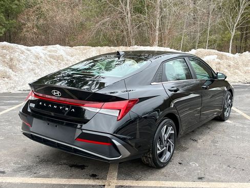 Used 2025 Hyundai Elantra SEL image 5