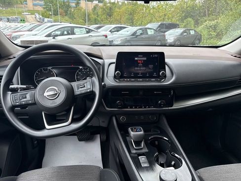 Used 2022 Nissan Rogue SV image 13