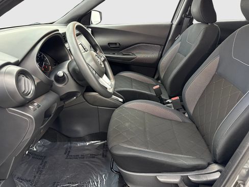 Used 2018 Nissan Kicks S FWD image 17
