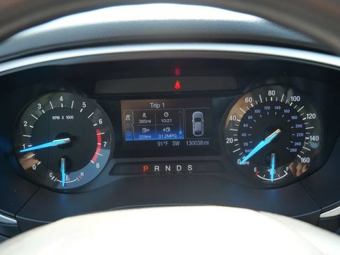 Used 2015 Ford Fusion SE FWD image 22
