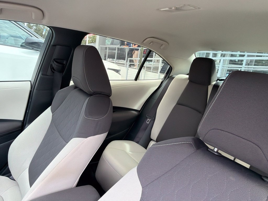 Used 2021 Toyota Corolla LE FWD image 6