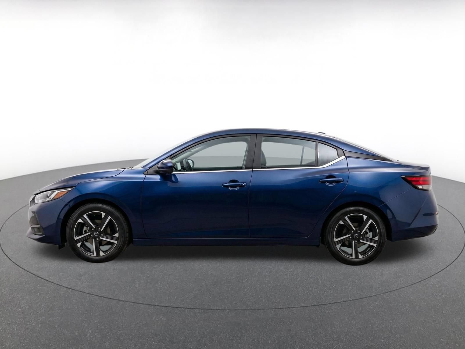 Used 2025 Nissan Sentra SV FWD image 4