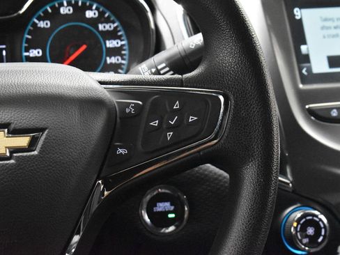 Used 2017 Chevrolet Cruze LT w/ LT Convenience Package FWD image 8