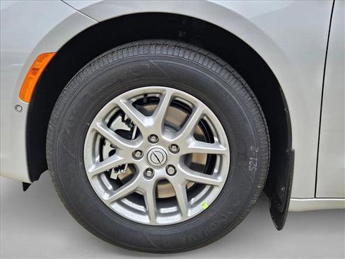 New 2026 Chrysler Pacifica Select FWD image 10