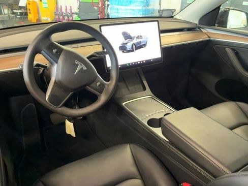 Used 2024 Tesla Model Y Long Range AWD/4WD image 7