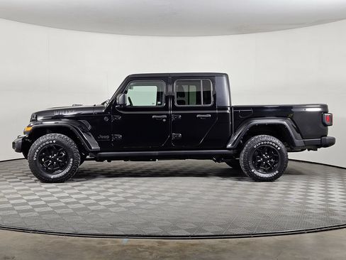 Used 2022 Jeep Gladiator Sport AWD/4WD image 3