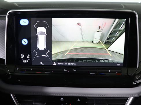 Used 2025 Volkswagen Atlas Peak Edition SE image 8