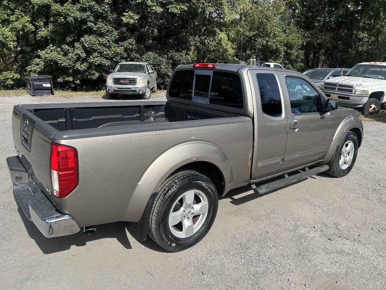 Used 2005 Nissan Frontier LE w/ (H02) Audio Pkg AWD/4WD image 4