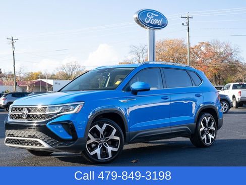 Used 2022 Volkswagen Taos SEL image 1